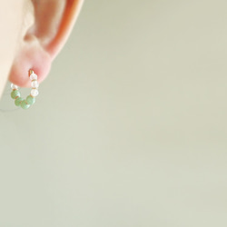 翡翠 Jadeite and white calcedony, tiny hoop earrings 夾式耳環 第5張的照片