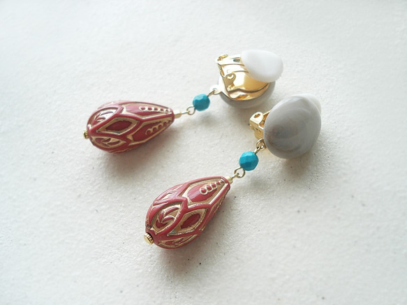 Gray acrylic bead cabochon, turquoise and acrylic beads clip 第3張的照片