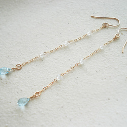 14KGF Blue & White Topaz and long chain, hook earrings 穿孔耳環 第2張的照片