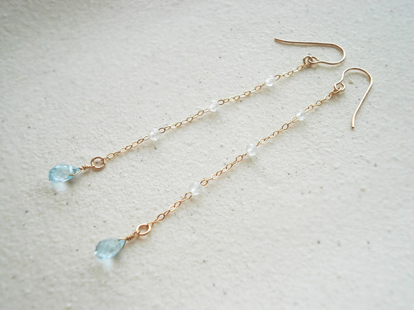 14KGF Blue & White Topaz and long chain, hook earrings 穿孔耳環 第2張的照片