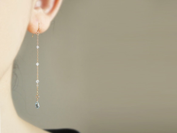 14KGF Blue & White Topaz and long chain, hook earrings 穿孔耳環 第1張的照片