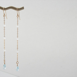 14KGF Blue & White Topaz and long chain, hook earrings 穿孔耳環 第4張的照片