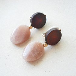 Orange moonstone and wood beads, clip on earrings 夾式 第1張的照片