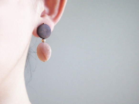 Orange moonstone and wood beads, clip on earrings 夾式 第2張的照片