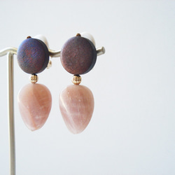 Orange moonstone and wood beads, clip on earrings 夾式 第3張的照片