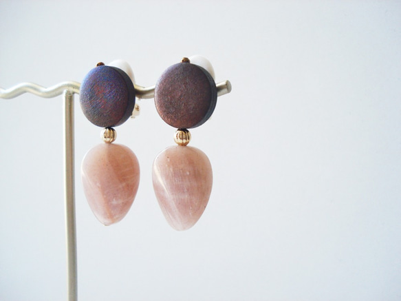 Orange moonstone and wood beads, clip on earrings 夾式 第3張的照片