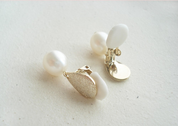 Freshwater pearl and metal drop charm, clip on earrings 夾式 第4張的照片