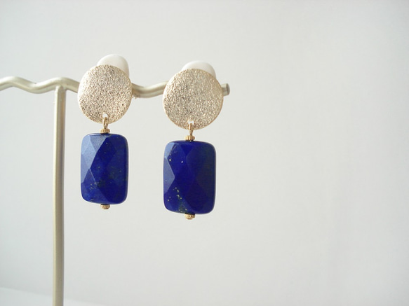 Ⅼapis lazuli and metal drop charm, clip on earrings 夾式 第3張的照片