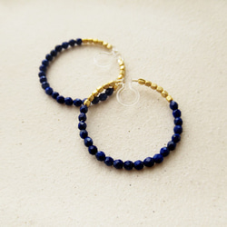 Lapis Lazuli and metal beads, hoop earrings 夾式耳環 第3張的照片