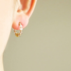 Rutilated quartz and calcedony, tiny hoop earrings 第3張的照片
