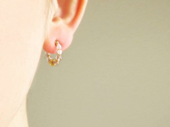 Rutilated quartz and calcedony, tiny hoop earrings 第3張的照片