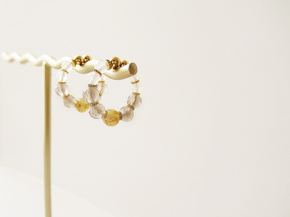 Rutilated quartz and calcedony, tiny hoop earrings 第4張的照片
