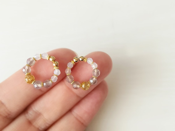 Rutilated quartz and calcedony, tiny hoop earrings 第5張的照片