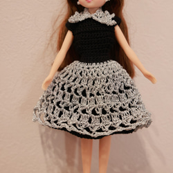 リカちゃん人形用の黒いツーピースとえり 4枚目の画像