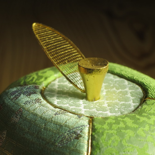 リンゴのオブジェ 緑色 伝統工芸品【江戸木目込人形・西陣織・金沢箔