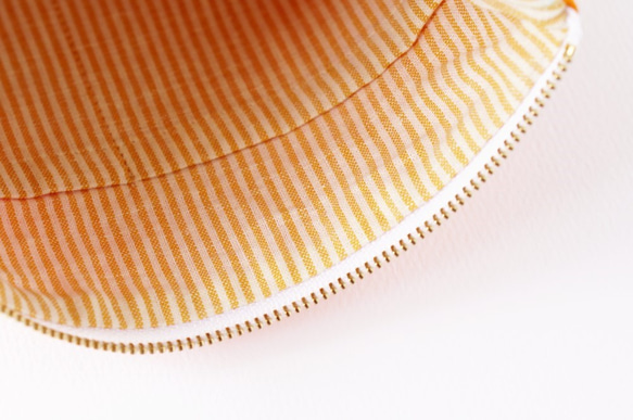 デザイナーズ生地で作ったパイナップル柄のマチ付きポーチ・本革使用（オレンジの帆布） 6枚目の画像