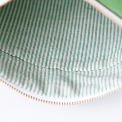 SALE！デザイナーズ生地で作った葉柄のマチ付きポーチ・本革使用（黄緑色の帆布） 5枚目の画像