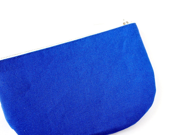 ブルードットの半月型ポーチ・本革使用（青の帆布） 3枚目の画像