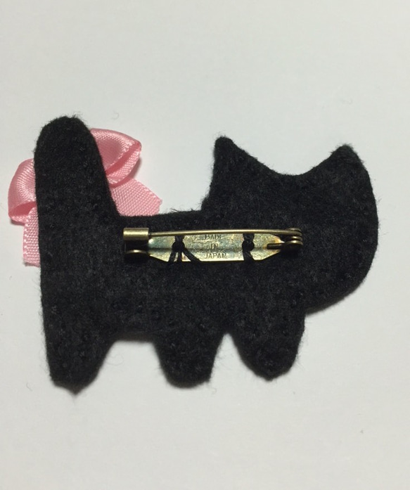 黒猫フェルト刺繍ブローチ 2枚目の画像