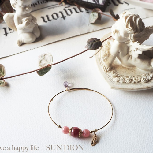 運命的な出会いを呼ぶ石18金インペリアルロードナイトバングル