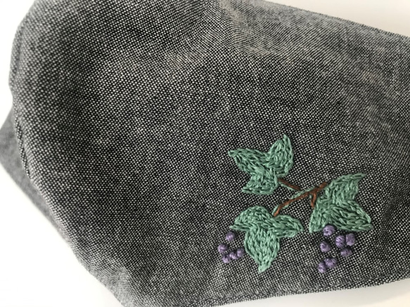 葡萄刺繍入り＊立体布マスク＊ゆったりサイズ 3枚目の画像