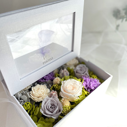 フラワーフォトフレーム＊ メモリアルボックス＊シャンパンホワイトのバラと紫のカーネーション　 2枚目の画像