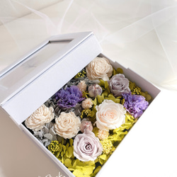 フラワーフォトフレーム＊ メモリアルボックス＊シャンパンホワイトのバラと紫のカーネーション　 3枚目の画像