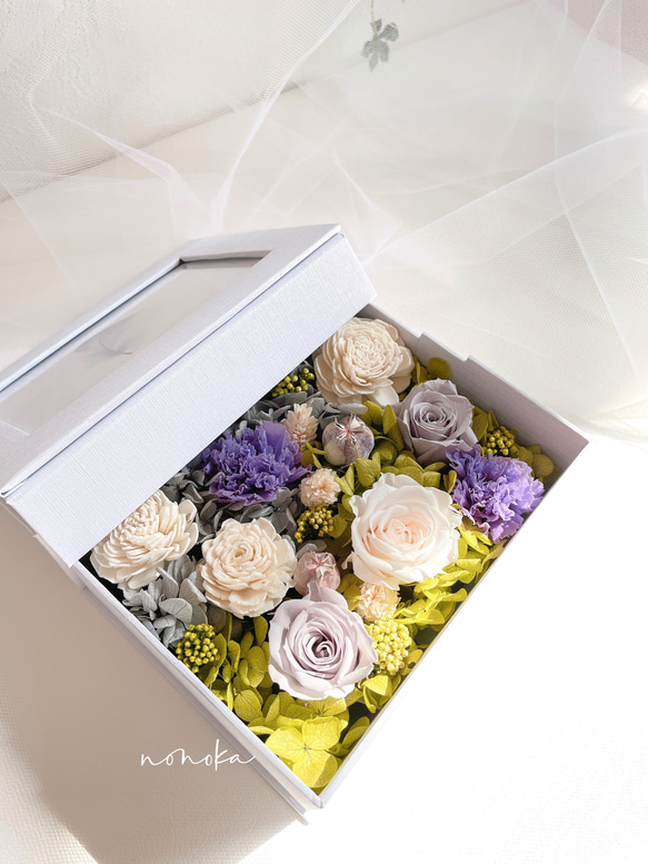 フラワーフォトフレーム＊ メモリアルボックス＊シャンパンホワイトのバラと紫のカーネーション　 3枚目の画像