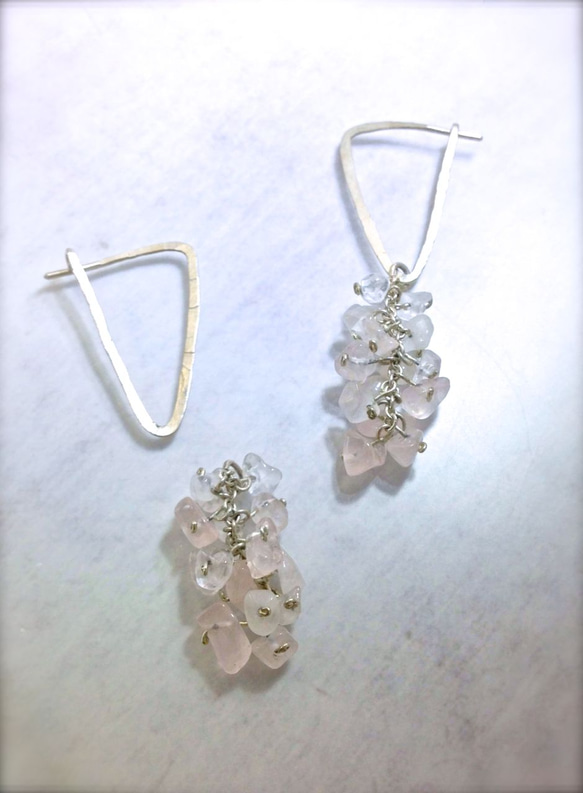 シルバーピアス　HAMMERED TRIANGLE W/Rose Quartz 1枚目の画像