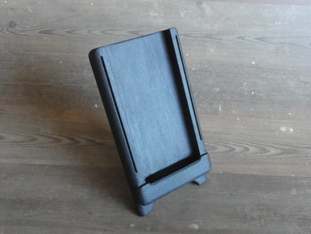 リモートワークに最適・キッチンアイテム・桐製スマホスタンドスピーカー・軽い　120mm*250mm*45ｍｍ・約150g