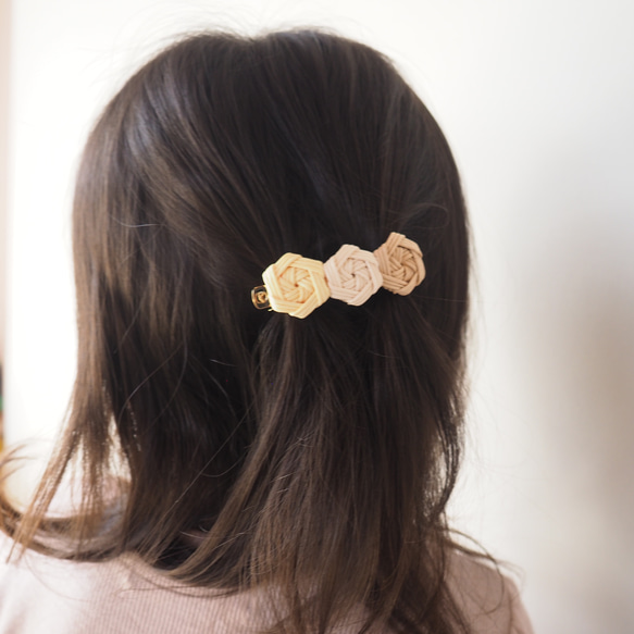 優しい春の髪飾り ⁂ バレッタ&ヘアクリップ2点セット〈菜の花〉 5枚目の画像