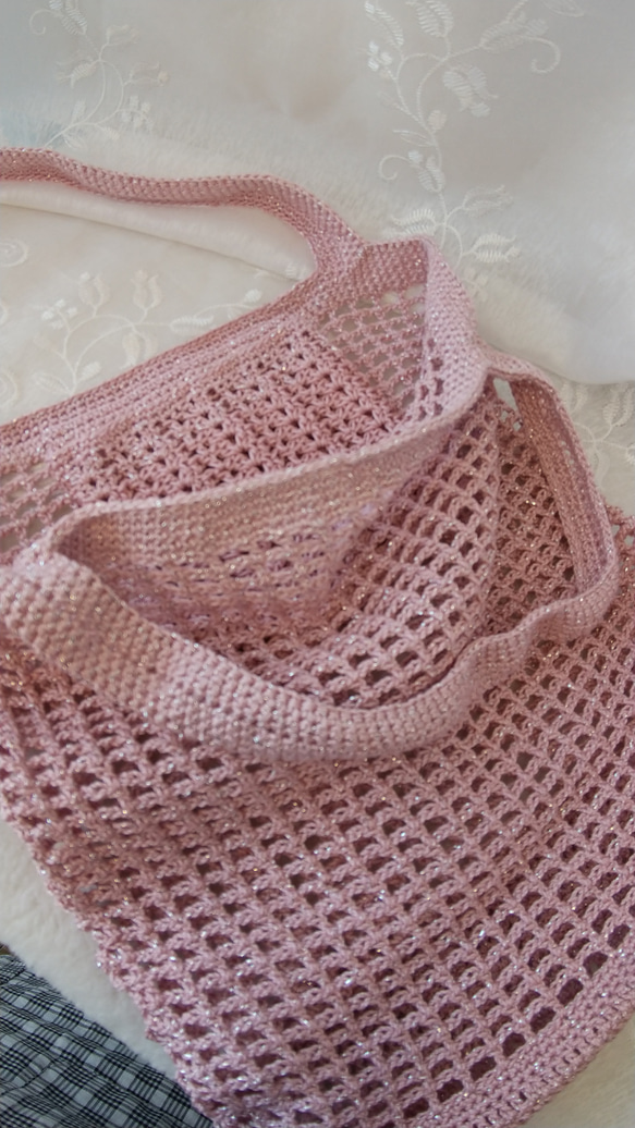 手編みのカラフル　小さめなネットバッグ（トートバッグ型）　ピンク　送料無料！ 4枚目の画像