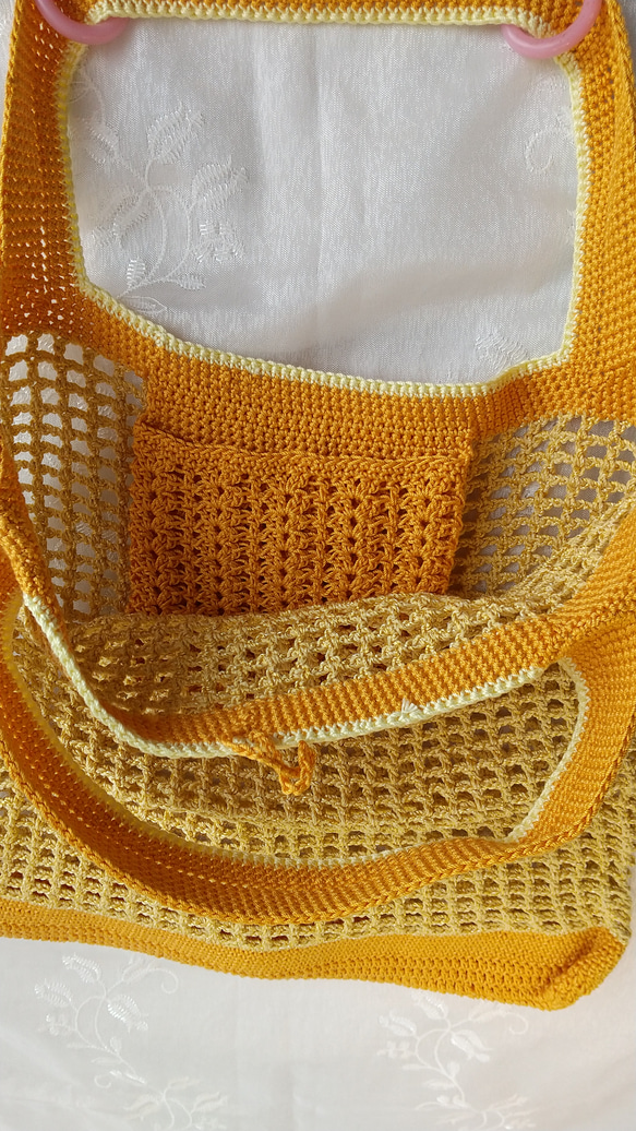 手編みカラフル　小さめなネットバッグ（トートバッグ型）オレンジ×イエロー　送料無料！ 2枚目の画像