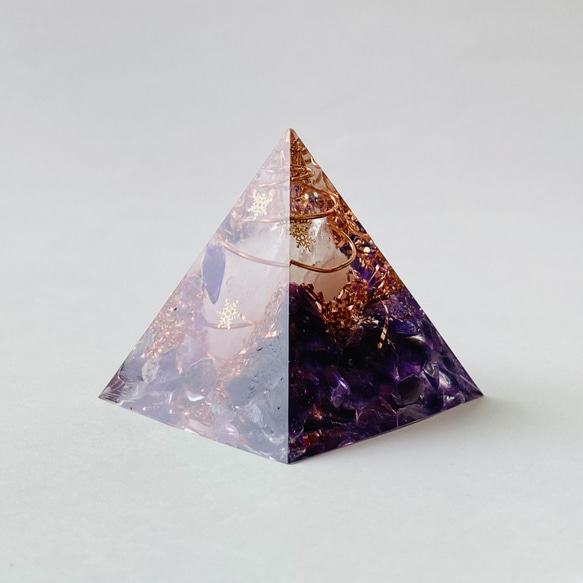 《2月誕生石　アメジスト》　ピラミッド型オルゴナイト 5枚目の画像
