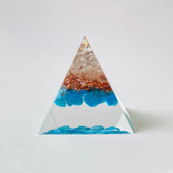 《12月誕生石　ターコイズ》　ピラミッド型オルゴナイト 2枚目の画像