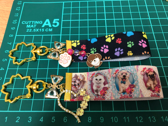 【送料無料】〈2個セット〉♡ わんこキーホルダー　2個セット B-①♡犬リボン 犬チャーム 肉球 4枚目の画像