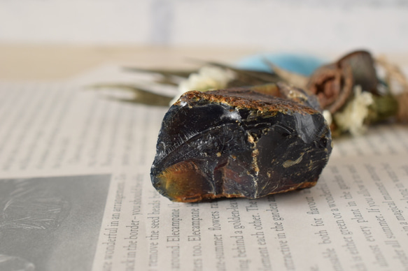 スマトラ産琥珀ブルーアンバー、磨き原石2 5枚目の画像