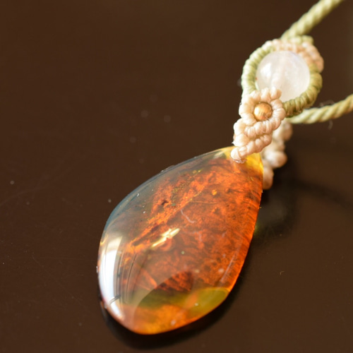 hanatae 琥珀 マクラメ ネックレス 琥珀☆特大虫入り☆アンバー