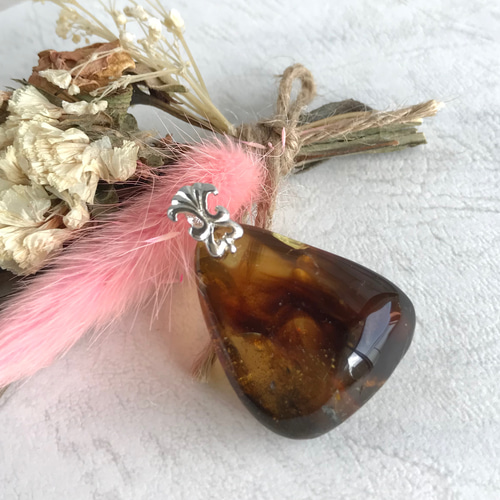 値下げしました 水・虫入り入り琥珀ペンダントC【4900円送料無料→3980