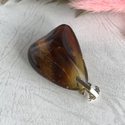 値下げしました 水・虫入り入り琥珀ペンダントC【4900円送料無料→3980