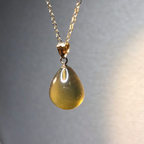 k18カンのみ 琥珀ネックレストップ