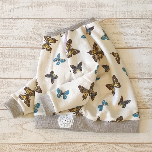 SALE】後ろ下がりのラグラントレーナー 蝶＊ブルー100 子供服 *bunten  