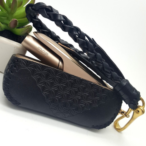 新型 ILUMAイルマ対応！ ヌメ革ストラップ& 栃木レザーiqos3 黒 新型 ILUMAイルマ対応 イニシャル名入れ無料 ハンドメイド栃木レザーアイコス3 duoケースピラミッド黒 アイコスケース（iQOS・電子タバコ） BELL CHILD 通販  10962263｜Creema(クリーマ)