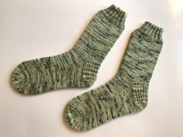 手編みの靴下　手染めメリノウール100%(20.5cm〜23.5cm) 1枚目の画像