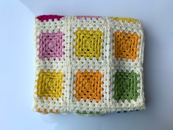手編みのブランケット　モチーフ編みブランケット 