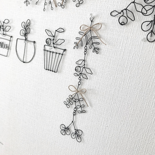 ワイヤークラフト♡猫ちゃんガーランド＊お花と１つだけ四つ葉のクローバーg＊ ワイヤークラフト♡猫ちゃんガーランド＊お花と1つだけ四つ葉の