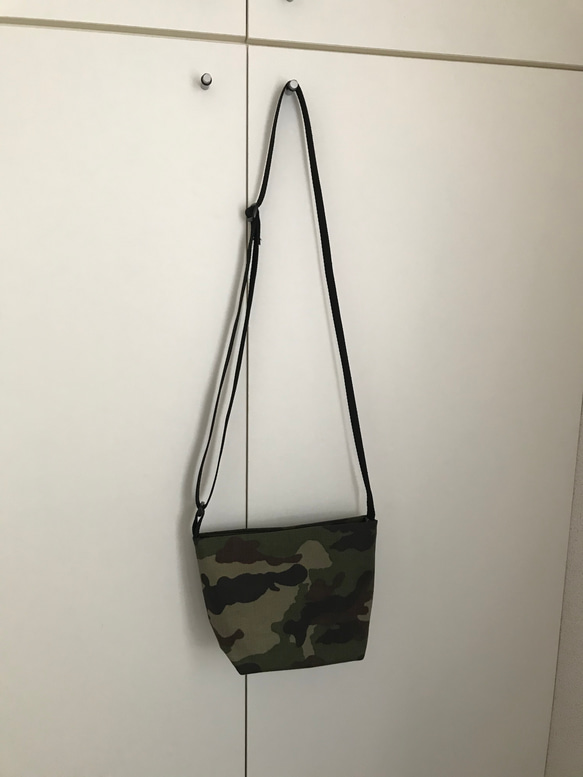 シンプルで軽量、迷彩柄ミニショルダーバッグ（コーデュラナイロン500