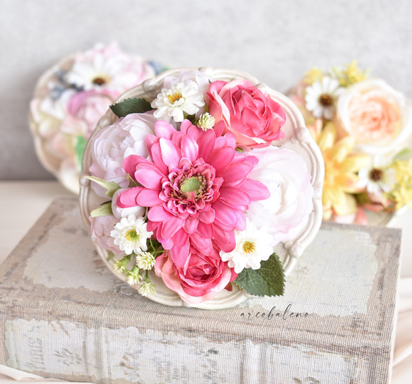 ちびねこ造花フラワーアレンジ　ピンクのフリルローズ　ミニ白薔薇など　卓上花 Amazon｜AWARDSEN 100個 1.3インチ ピンクのバラ 造花 シルク