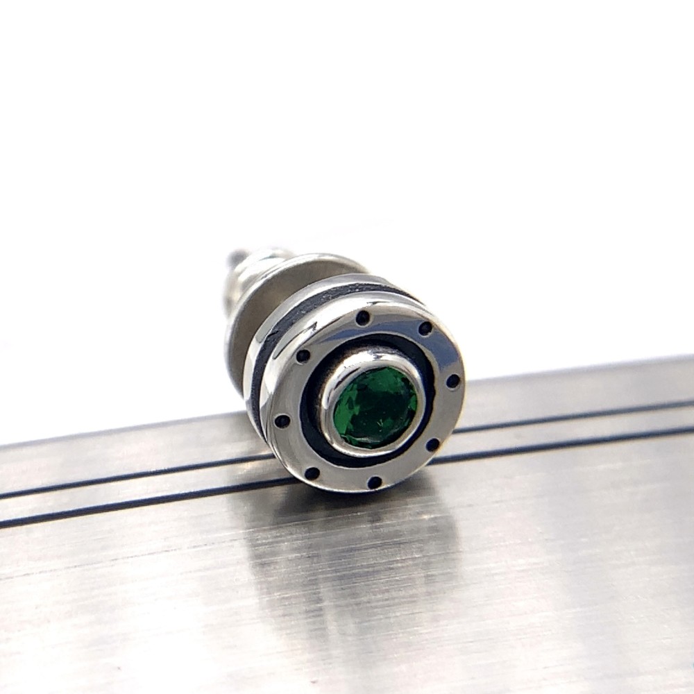 緑 シルバーピアス メンズ/シルバー925 片耳/セカンドピアス つけっぱなし/男性へのプレゼント/pe16