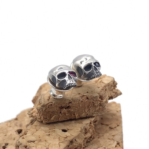 ◇98【T.B】新品◇片耳◇SILVER925×天然ルビーピアス スカル